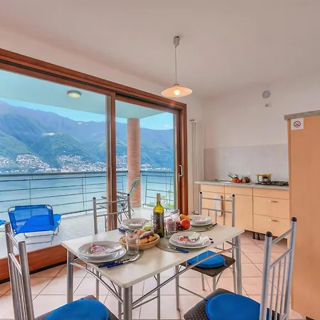 Daire Va Pensiero Sul Lago: Lake Maggiore Stunning View Balcony - Happy Rentals *