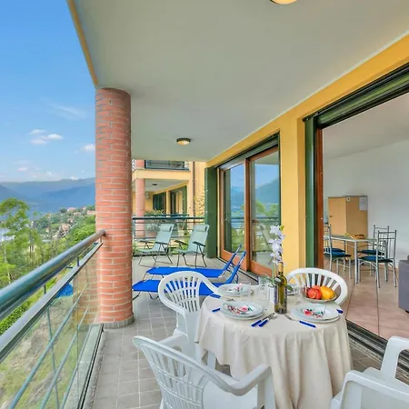 Daire Va Pensiero Sul Lago: Lake Maggiore Stunning View Balcony - Happy Rentals *